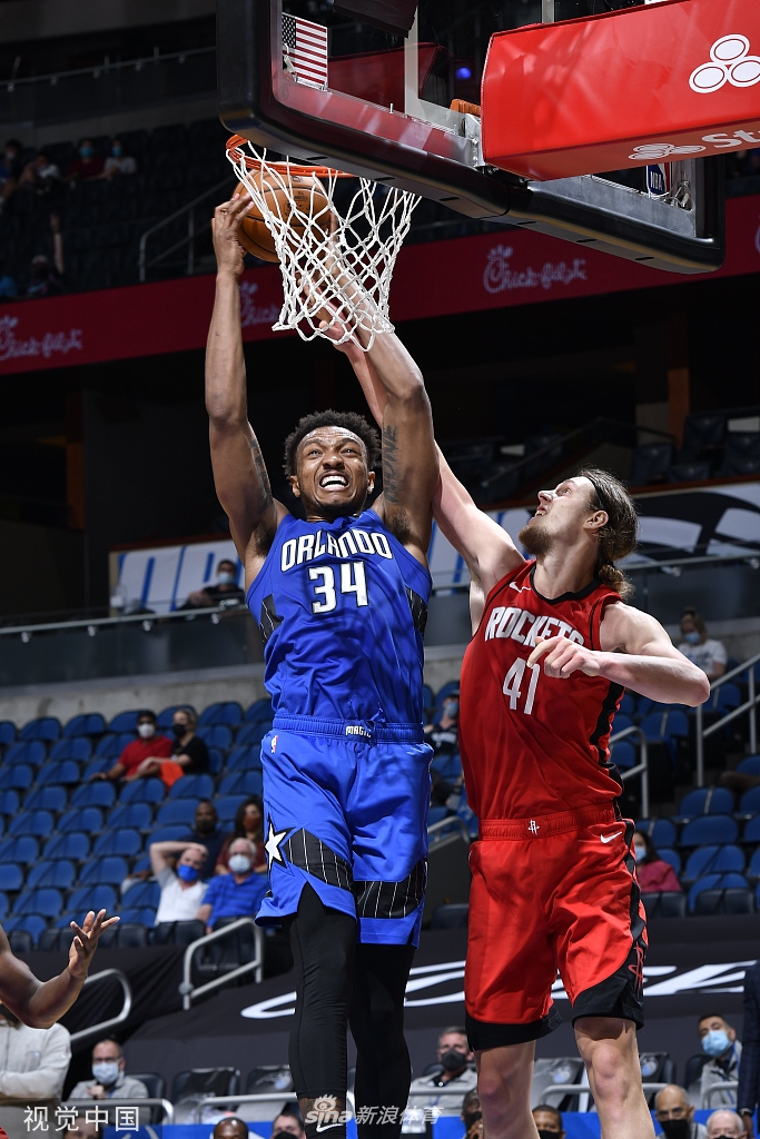 火箭突破魔术困局,逆转取胜 火箭突破魔术困局,逆转取胜