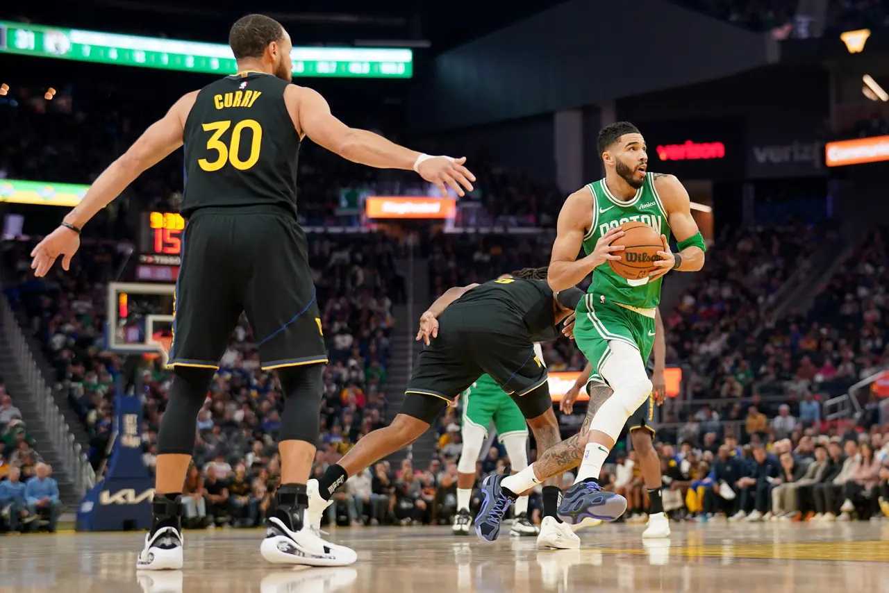 勇士客场大胜凯尔特人领先西部 勇士客场大胜凯尔特人领先西部