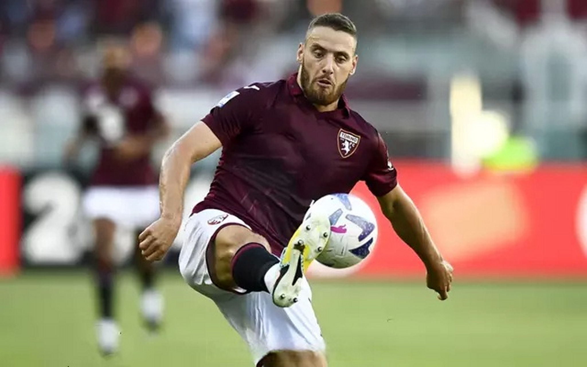 开云体育平台APP-都灵德比战激烈，胜者笑到最后